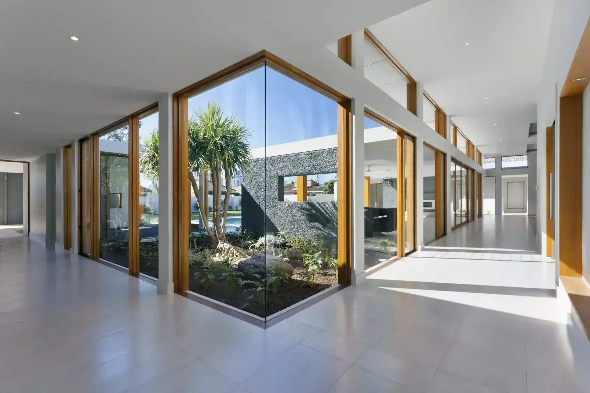 5 Signs You Need Immediate Glass Repair for Your Home or Business